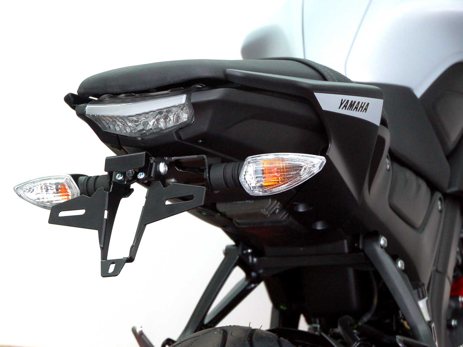 Targa moto PER DUKE 125 250 390 2017-2021 Porta Targa Posteriore Con Luce -  Bianca 125DUKE 390DUKE (Colore : Nero) : : Auto e Moto